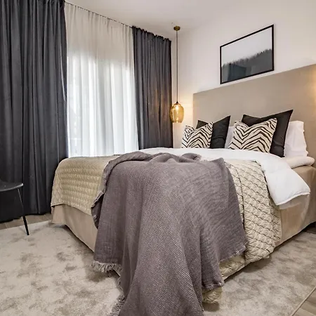 Pr - Stunning Flat Front Line Puerto Banus * Marbella